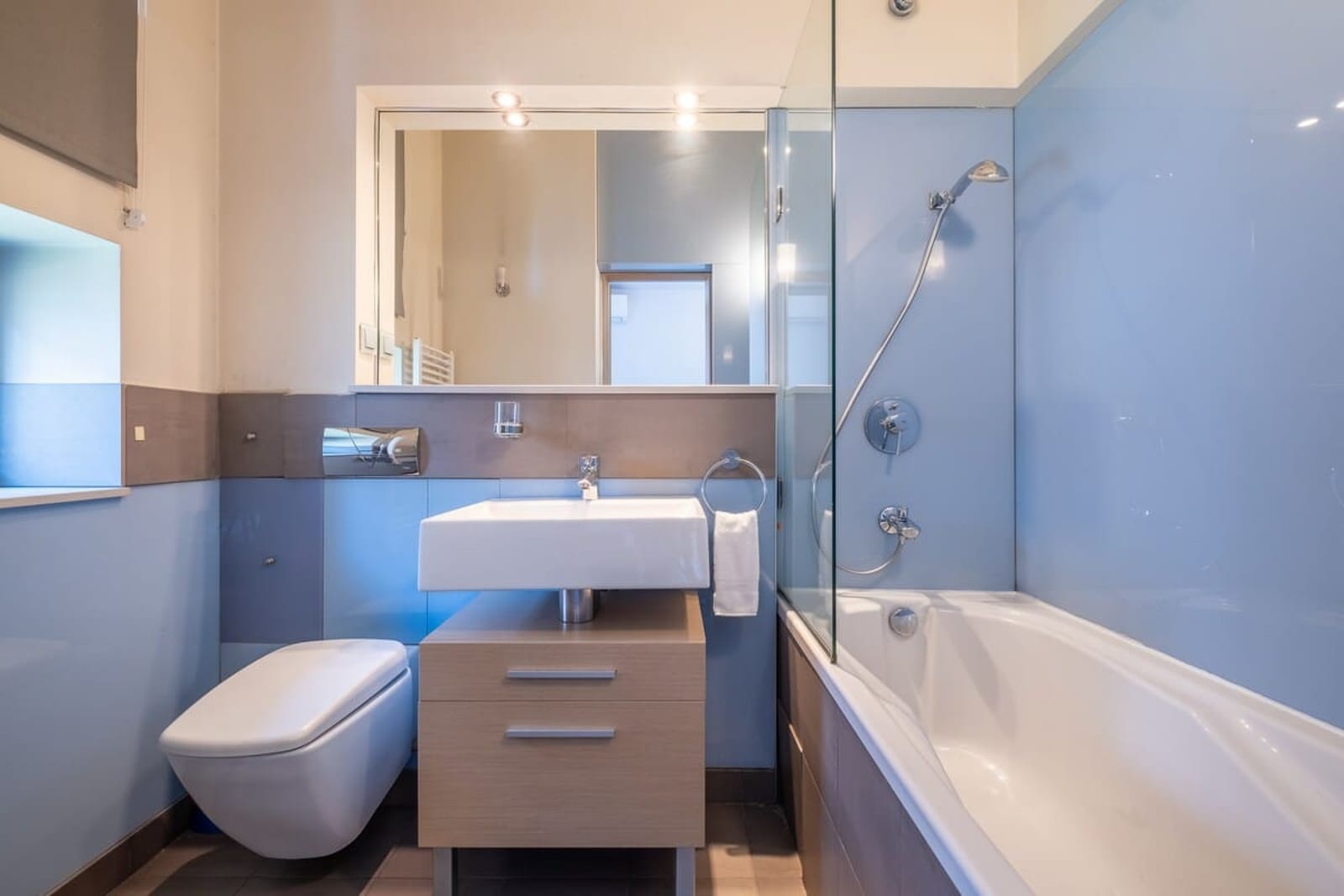 Modern yet Rustic Style City Centre Apt | 2BR/2BTH - Photo 26