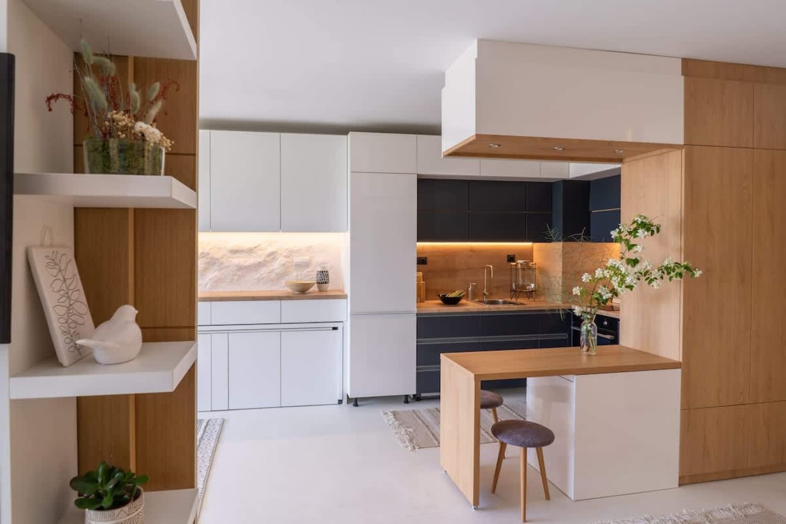 Smartly Designed Flat with Balcony &amp; Parking - Photo 16