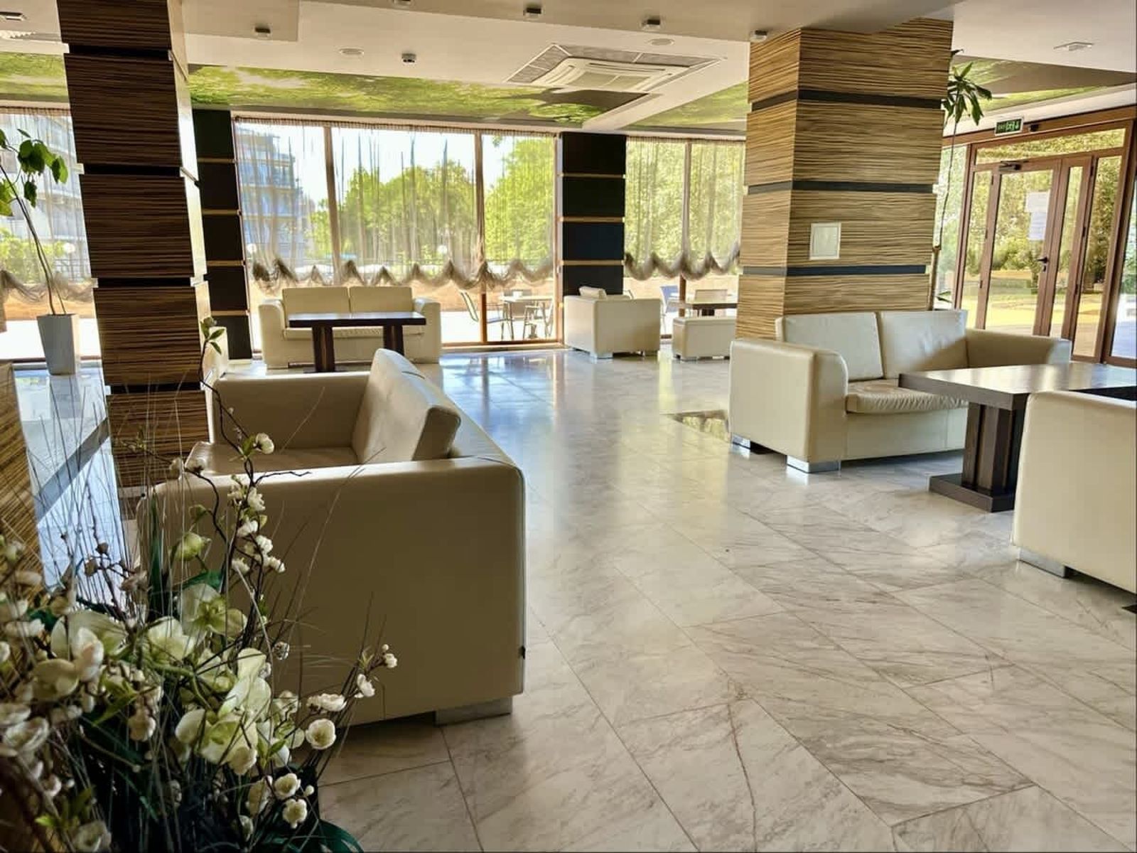 River Park Cozy Studio with pool view - Photo 25