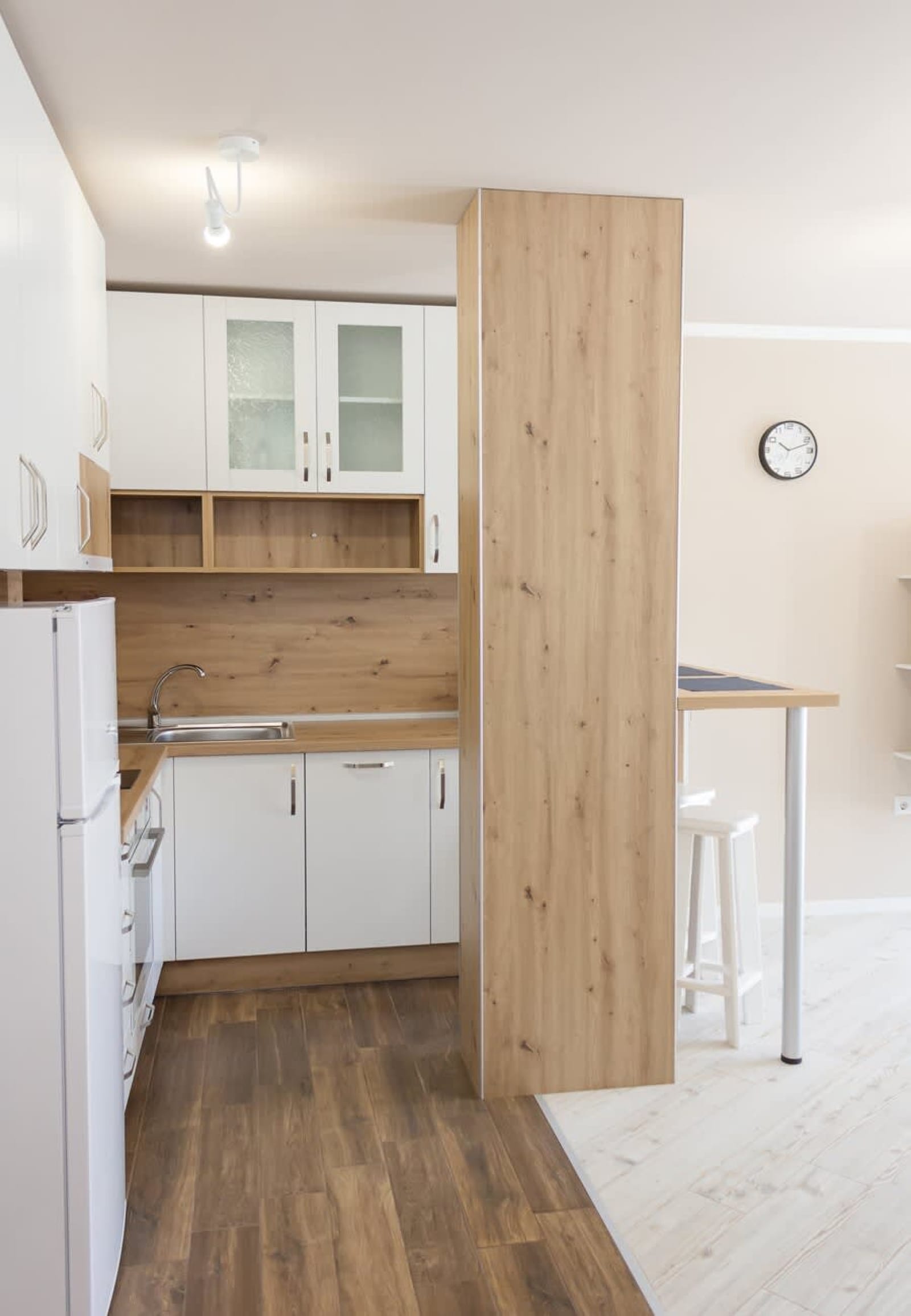 Sunny Blue  One-Bedroom Flat with Balcony - Photo 7