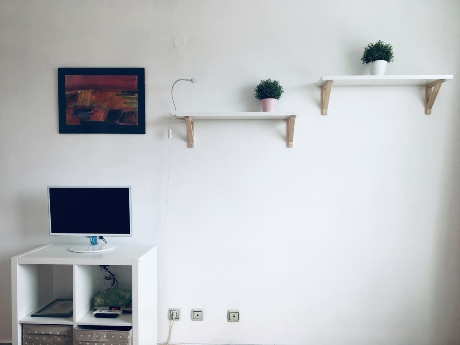 Tony's Sunny Rooftop Studio - Photo 4