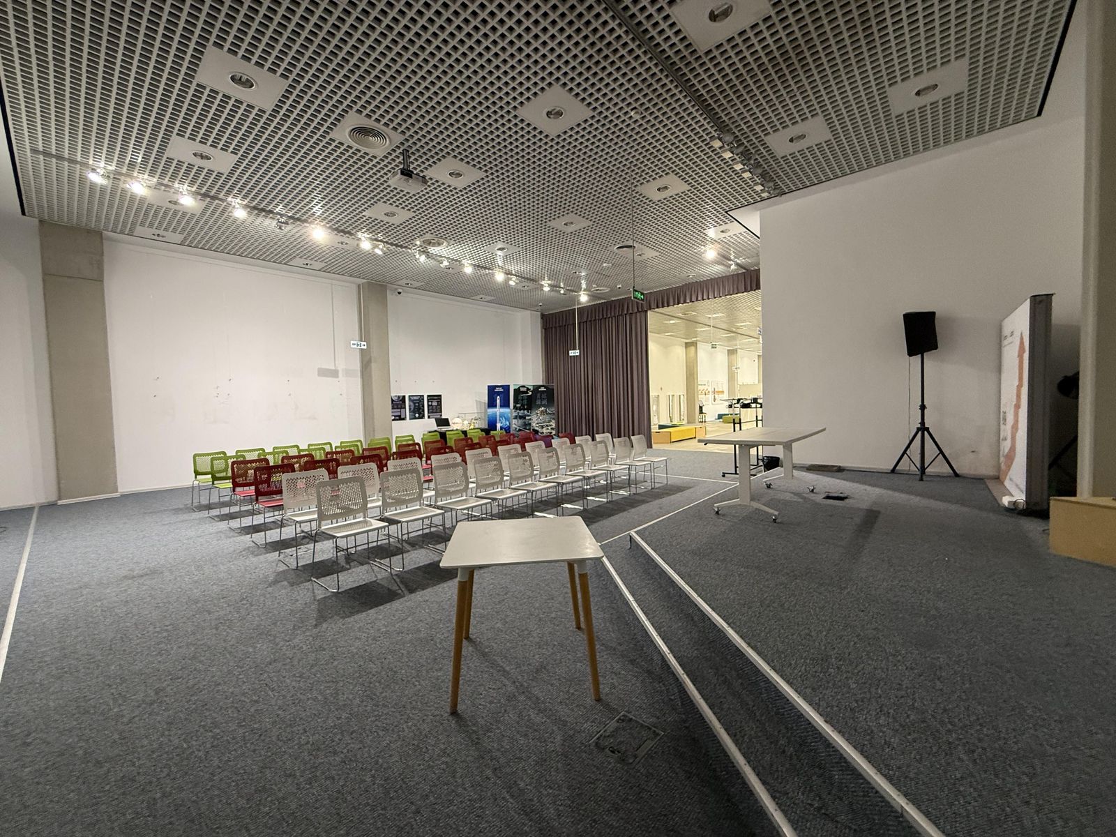 A science Museum with modern interior - Photo 31