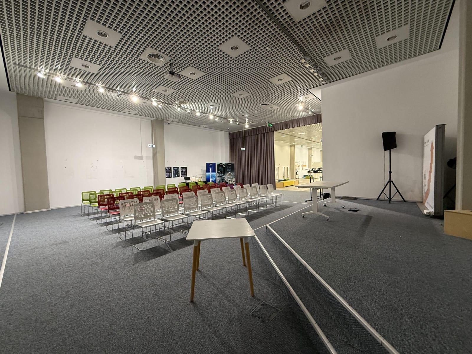 A science Museum with modern interior - Photo 31