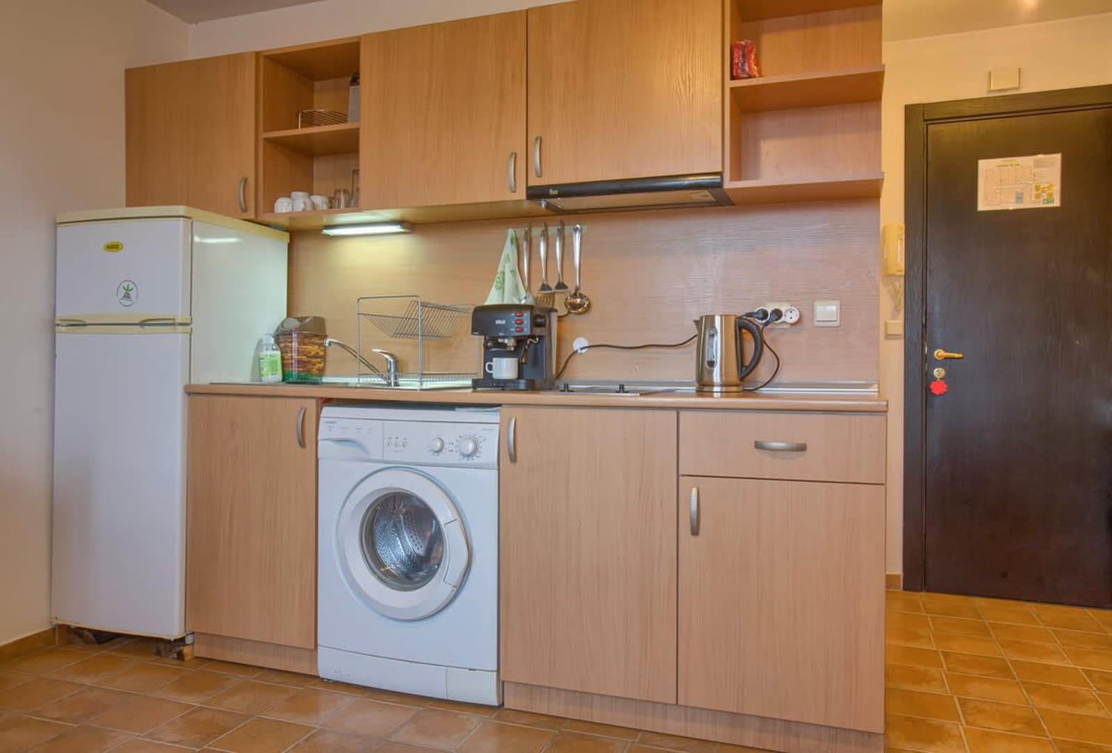 Cozy Colorful Studio at the foot of the Mountain - Photo 3