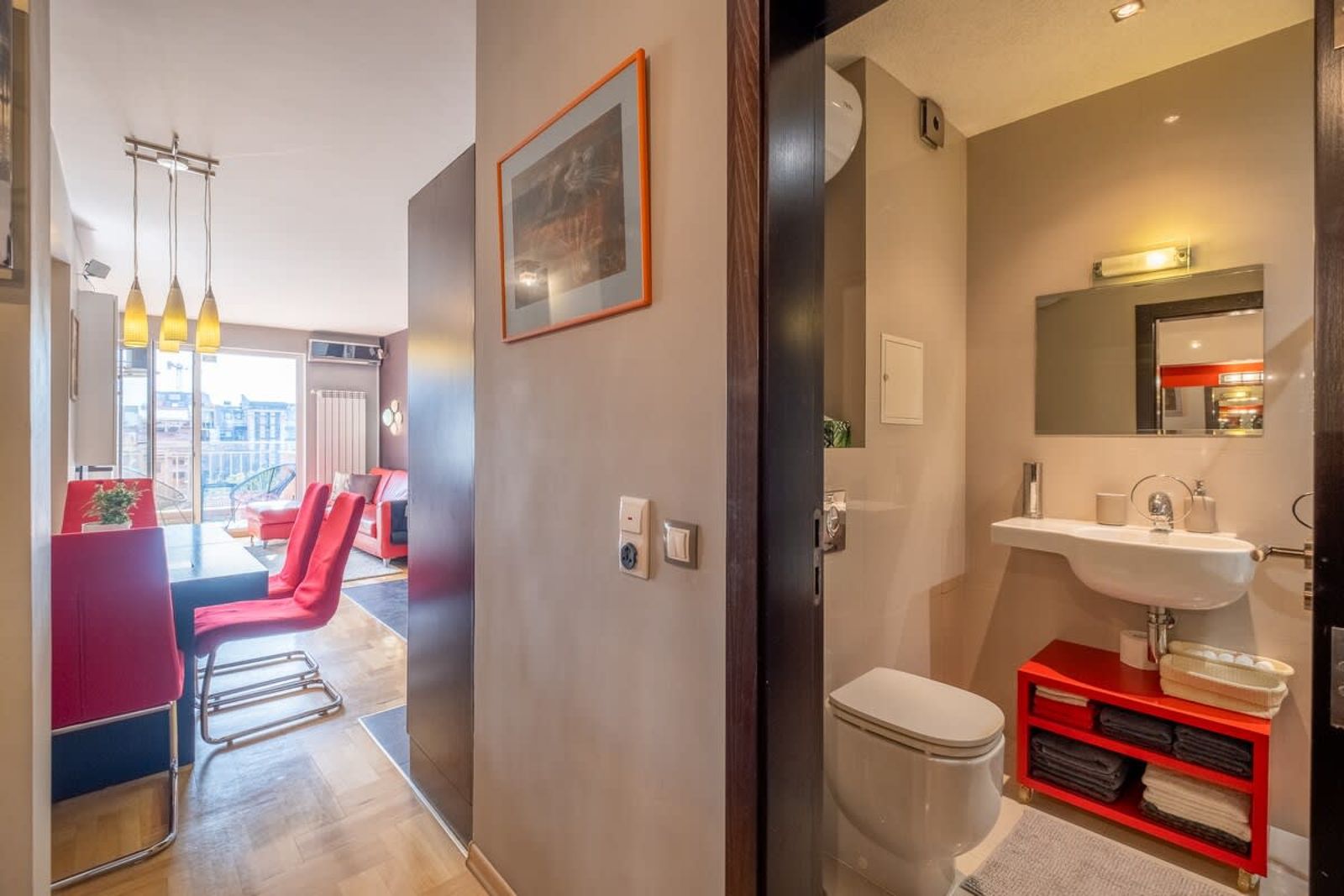 Chic 1BD Flat near Metro | Workspace &amp; Terrace - Photo 25