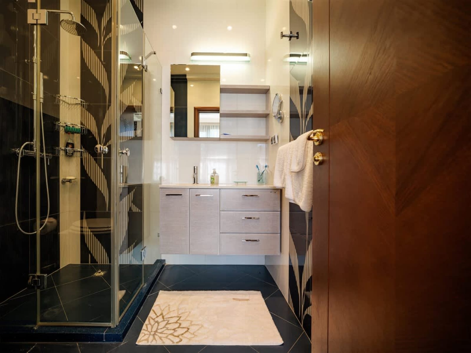 Luxury Villa with Pool- 4 Bedrooms in BlackSeaRama - Photo 13