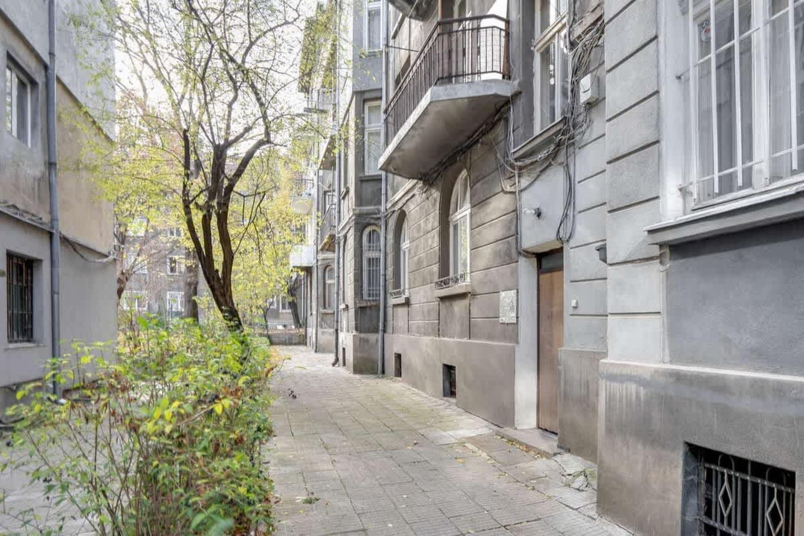 Classic Charm ~ 2BD Central Apartment - Photo 19