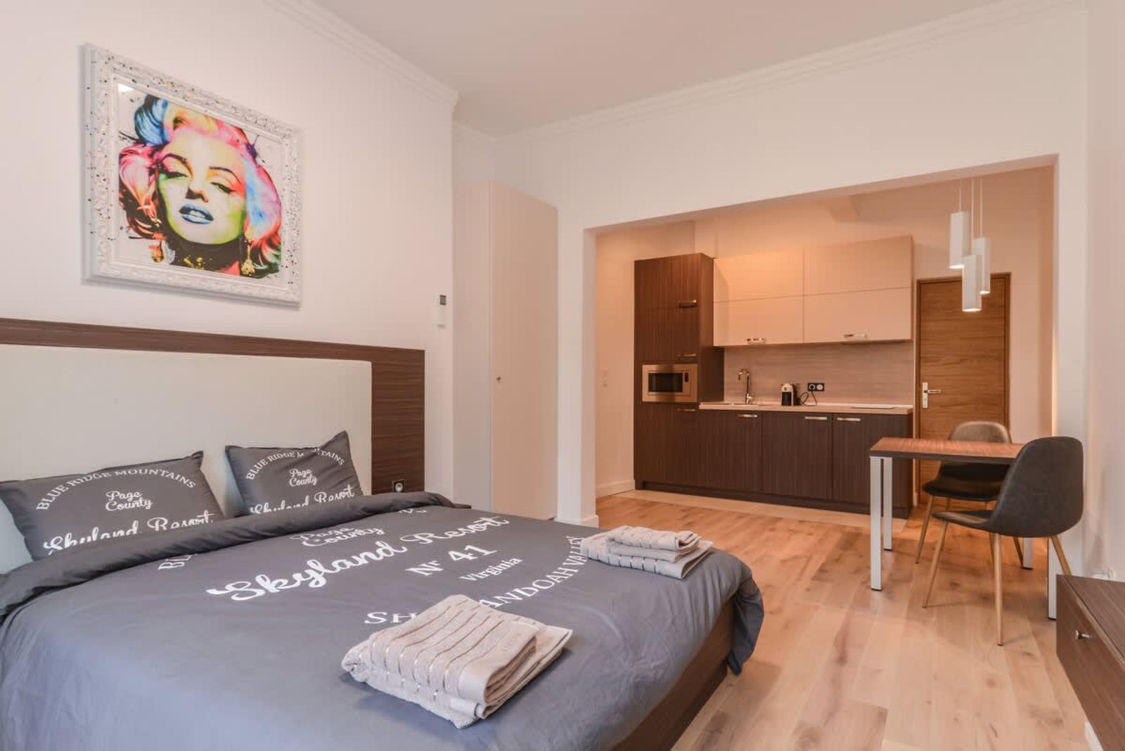 Mocca &amp; Cacao Studios - Crystal Garden, Center - Photo 6