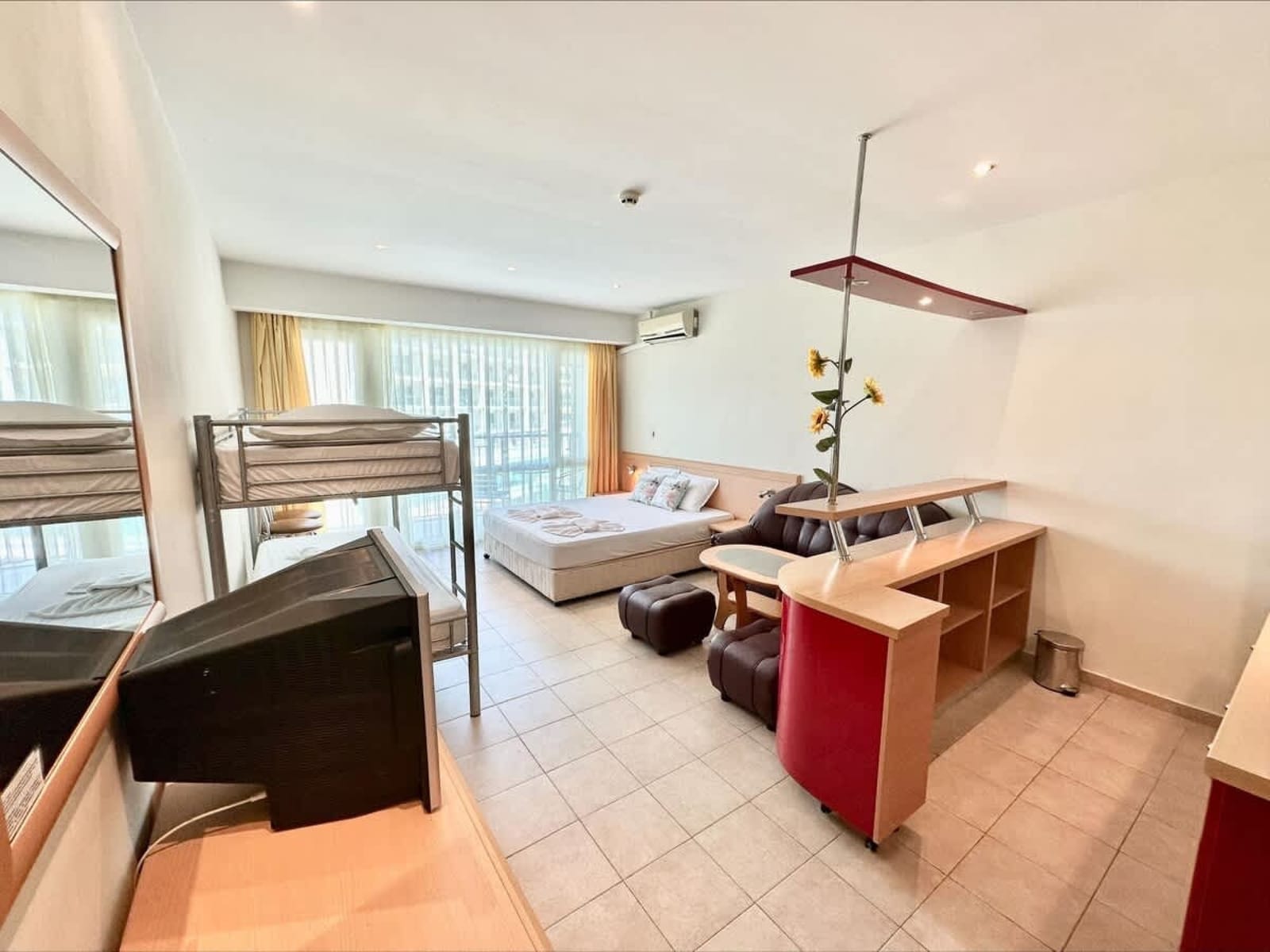 Miramar Palace Family Studio - Photo 25