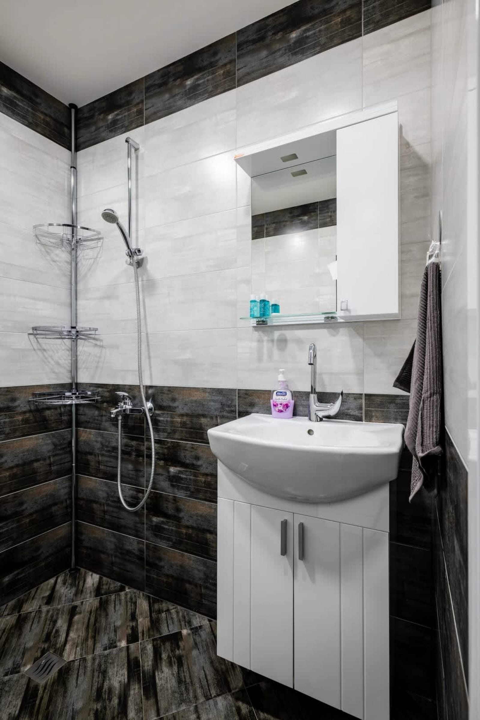 Central 1BD Next to Womens Market and Sofia's Gems - Photo 19