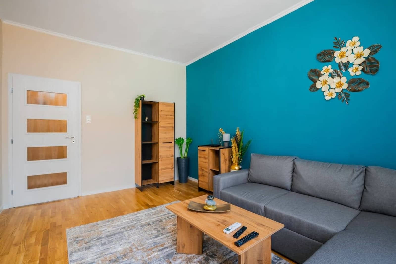 Spacious 2BD Near NDK with WorkSpace - Photo 10