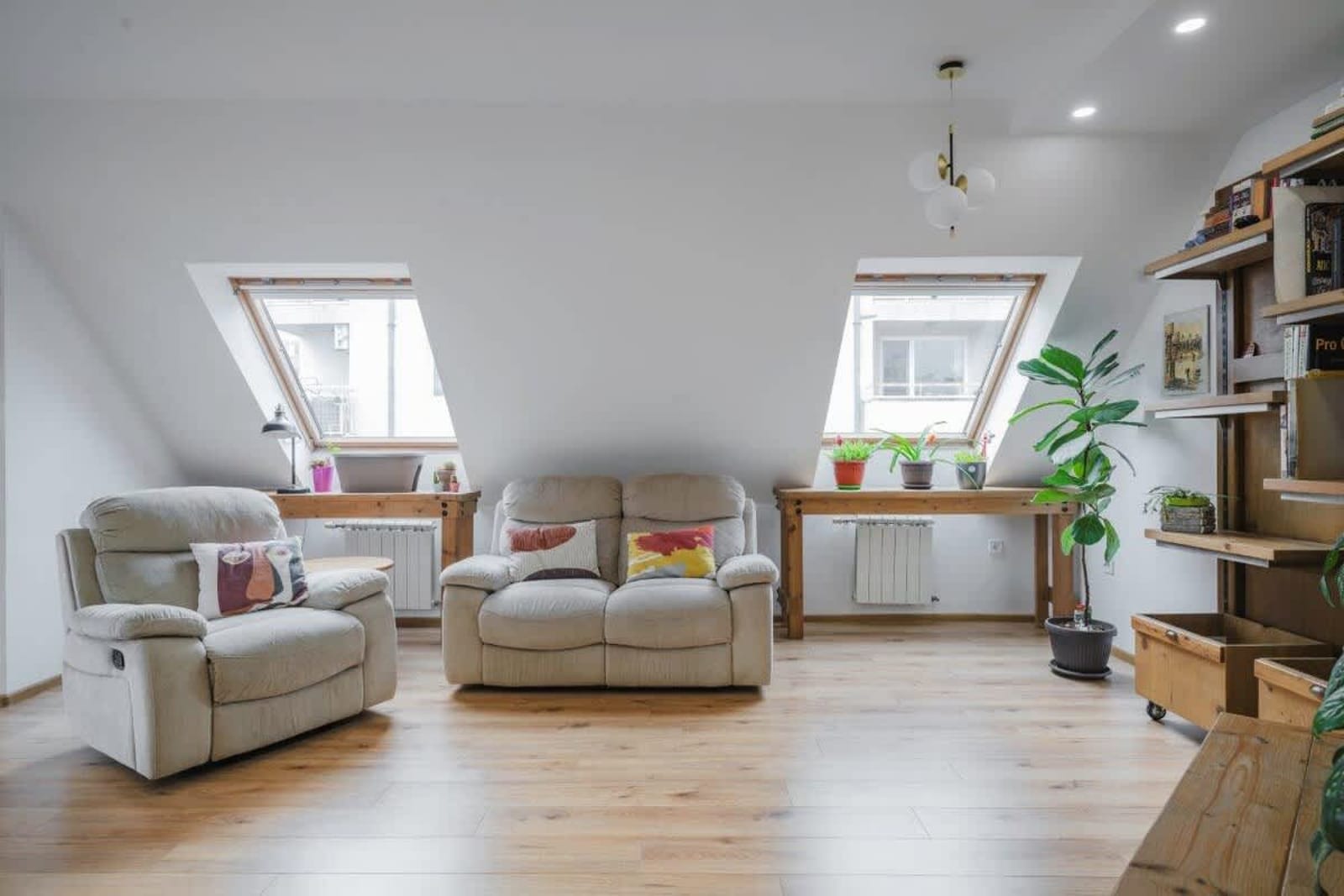 Charming &amp; Cozy 2BD Apartment with Natural Light - Photo 8