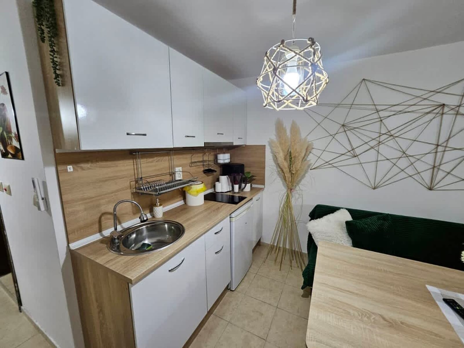 Tropical Chic for Two – Basement Studio  Escape - Photo 10