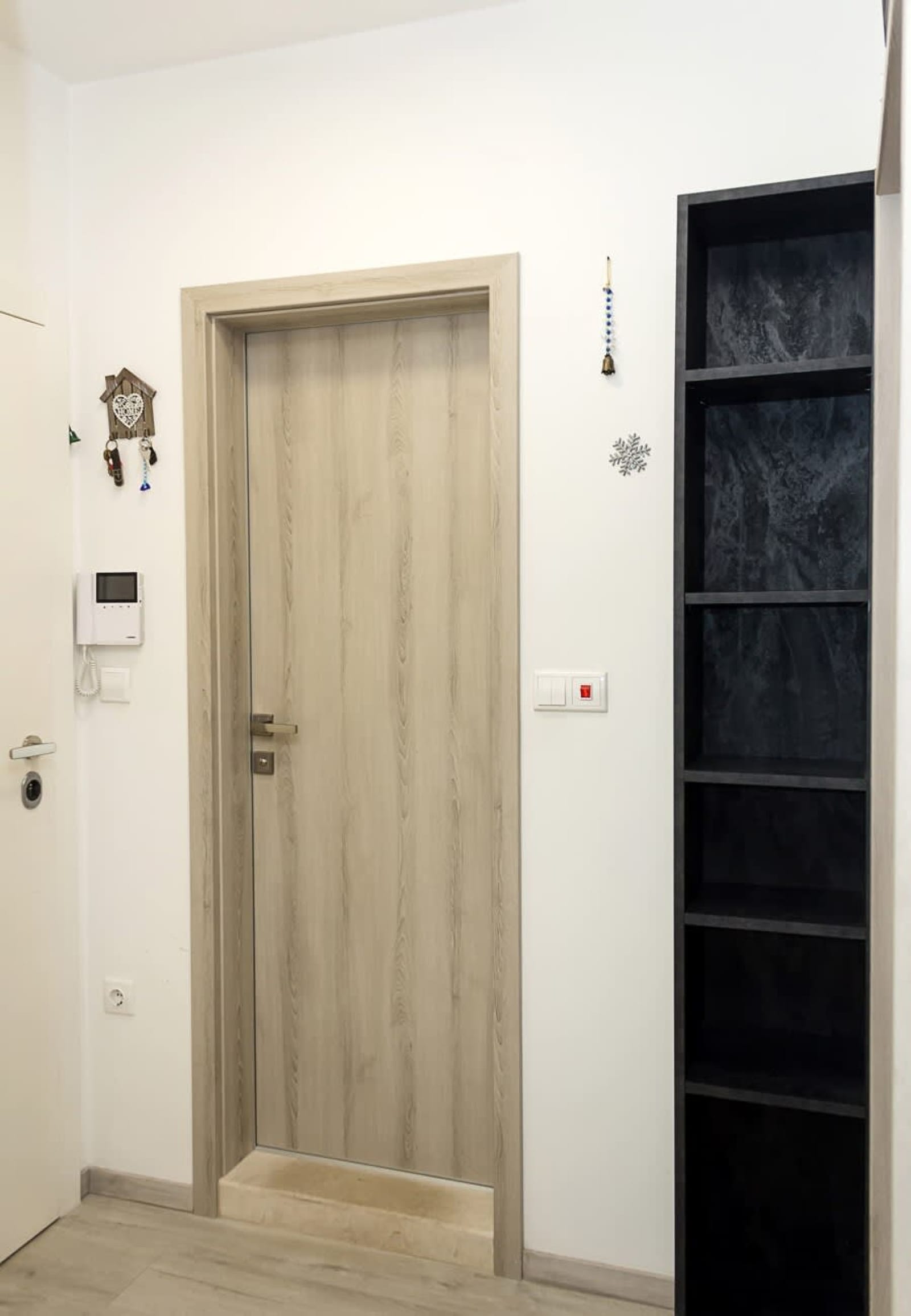 New Black &amp; White Flat 5 Min Away From Sea Garden - Photo 6