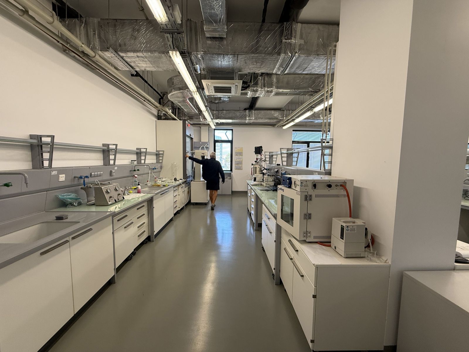 Modern Laboratory in Sofia - Photo 24