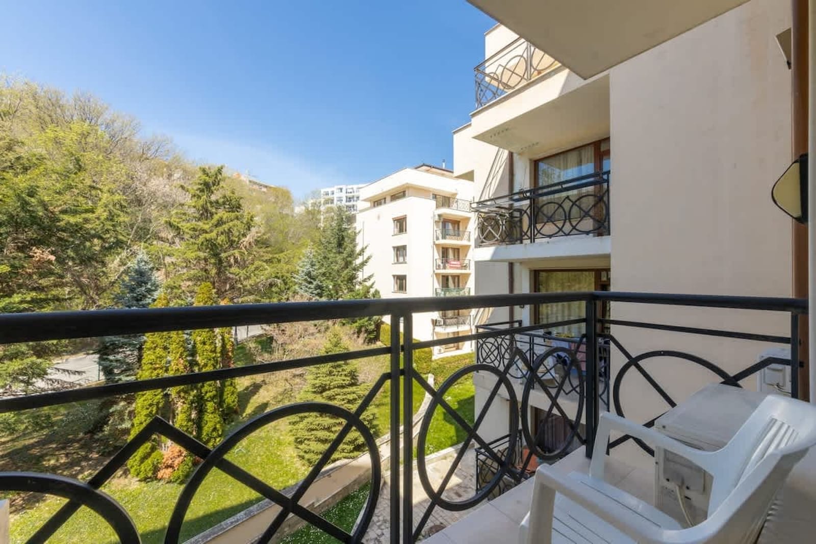 Golden Sands: 1BD Retreat with Parking - Photo 7