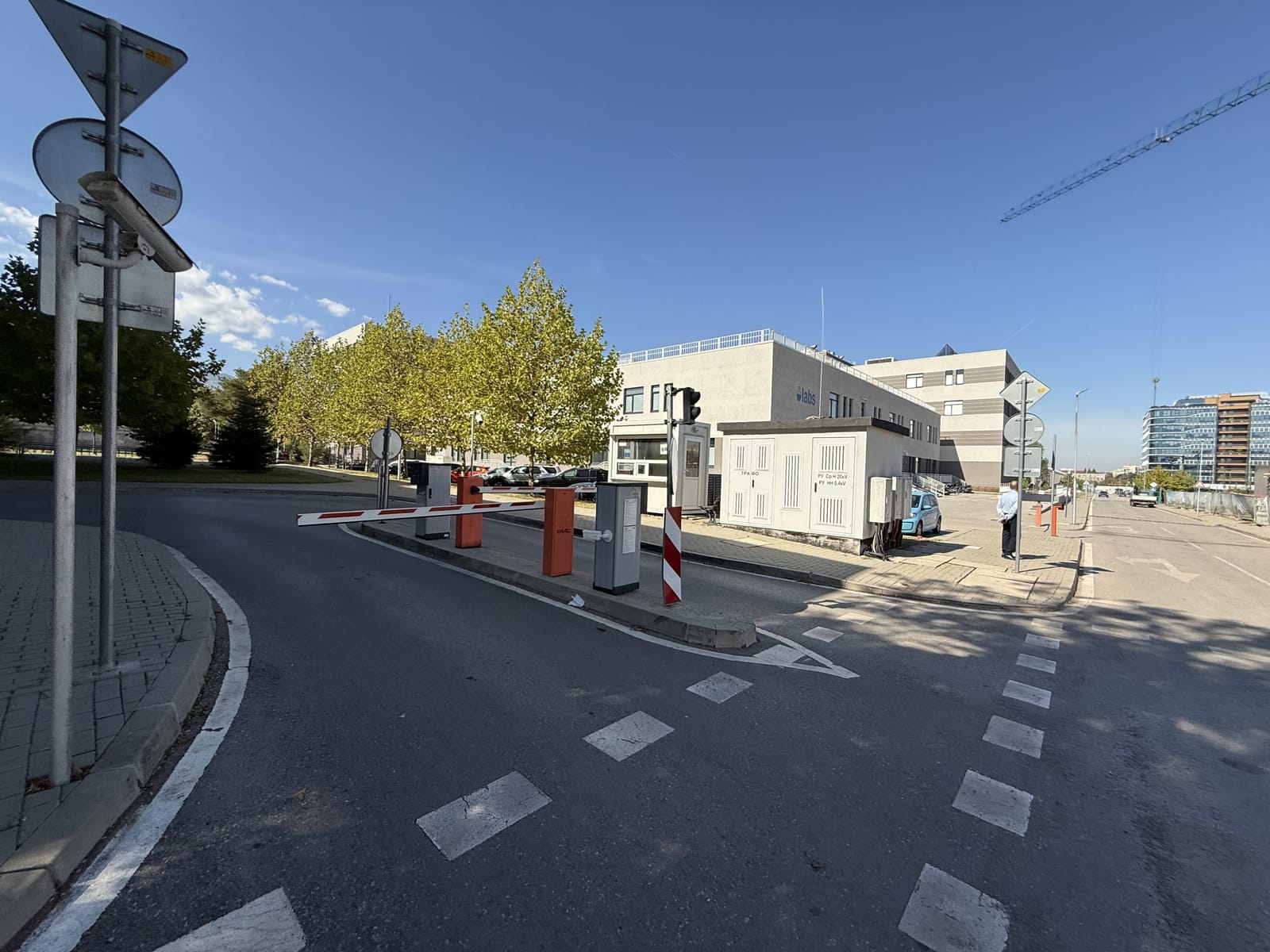 Big 5 Story Parking with security - Photo 3