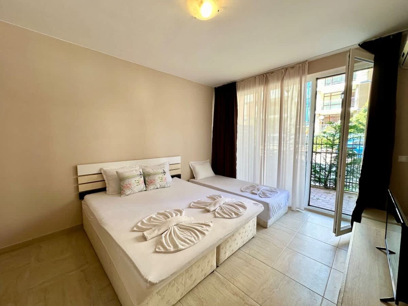 Cozy Studio  Sunny View Central - Photo 4