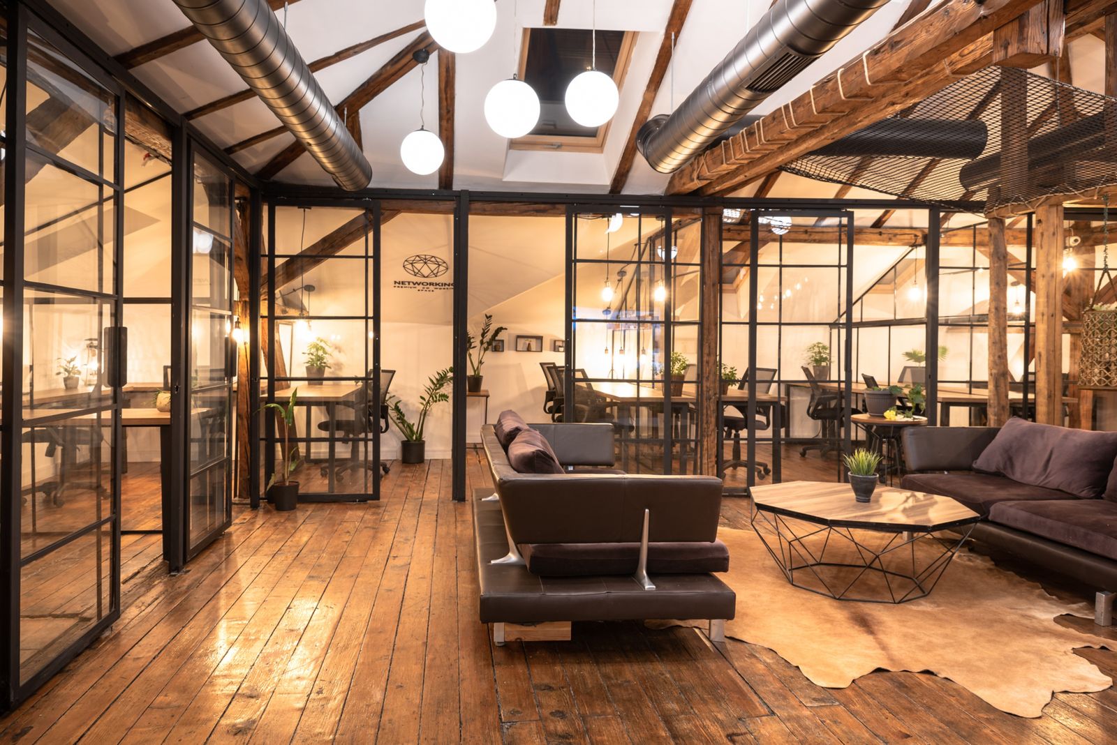 Live-feeling co-working space ready for filming in Sofia - Photo 11