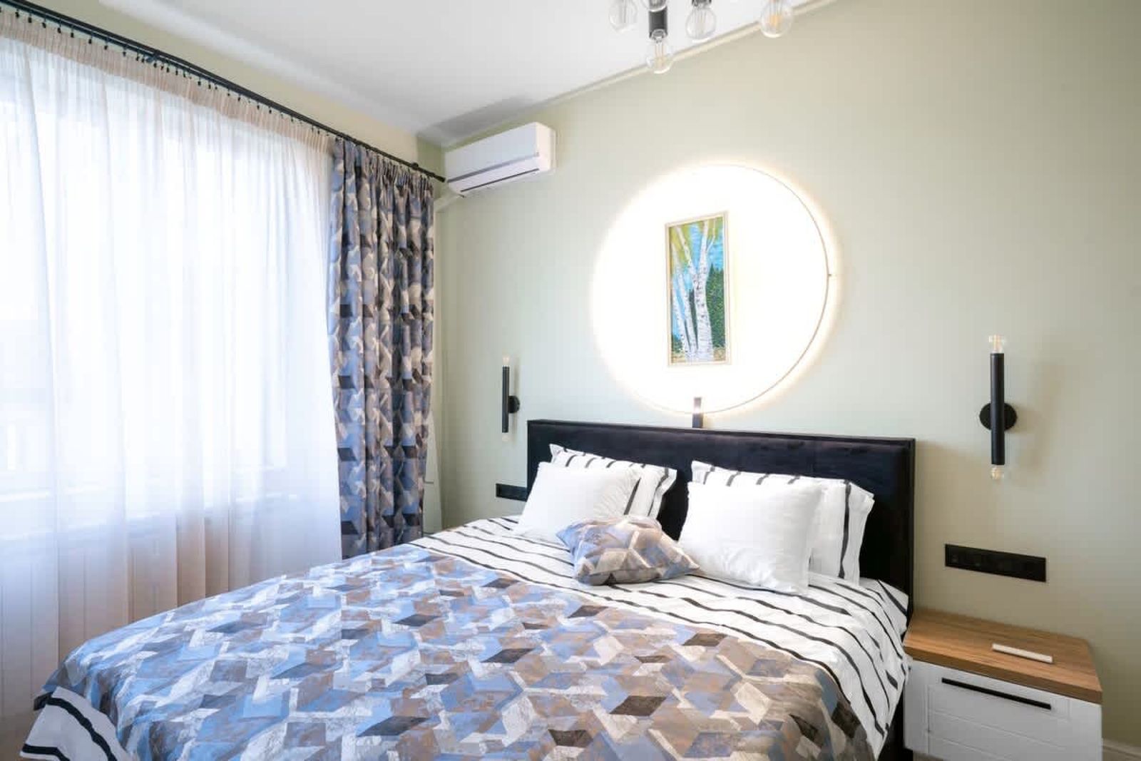 Urban Charm &amp; Comfort - Chic 2BD in Prime Location - Photo 12