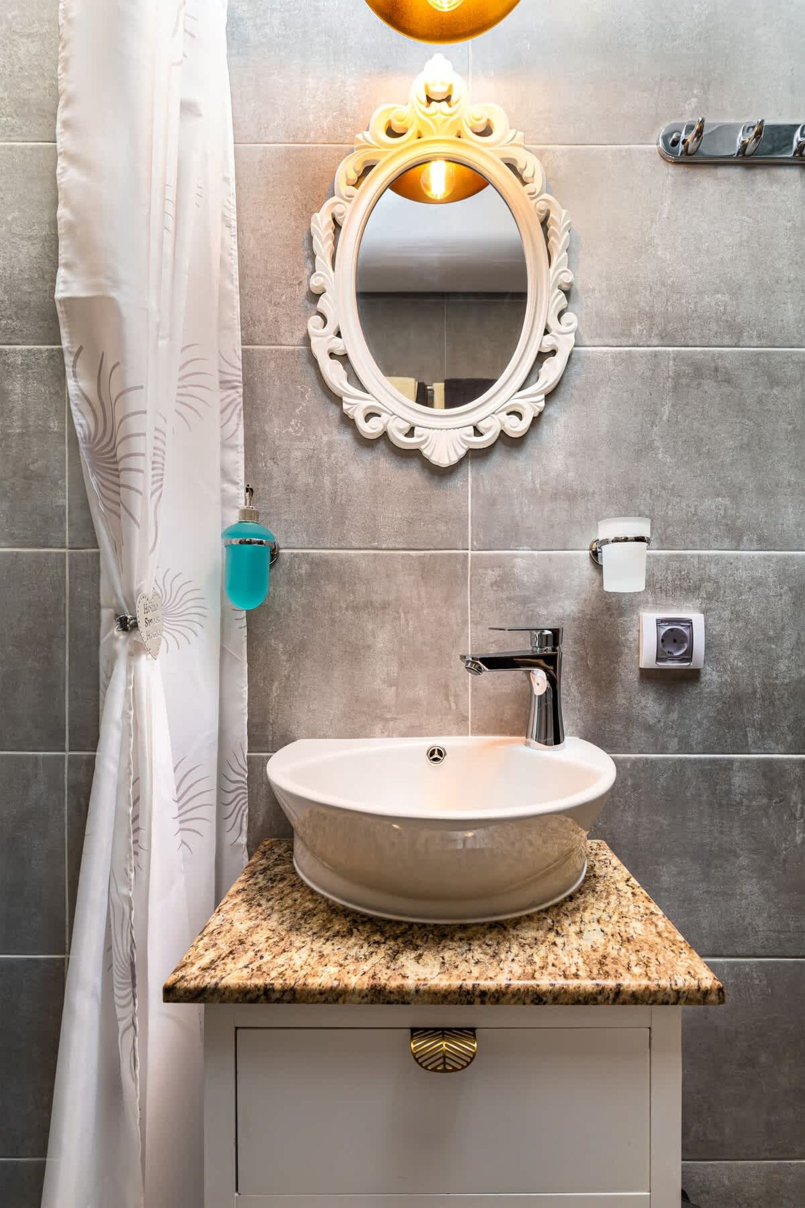 DaVinci Chic: Cozy Studio in the Heart of Plovdiv - Photo 8