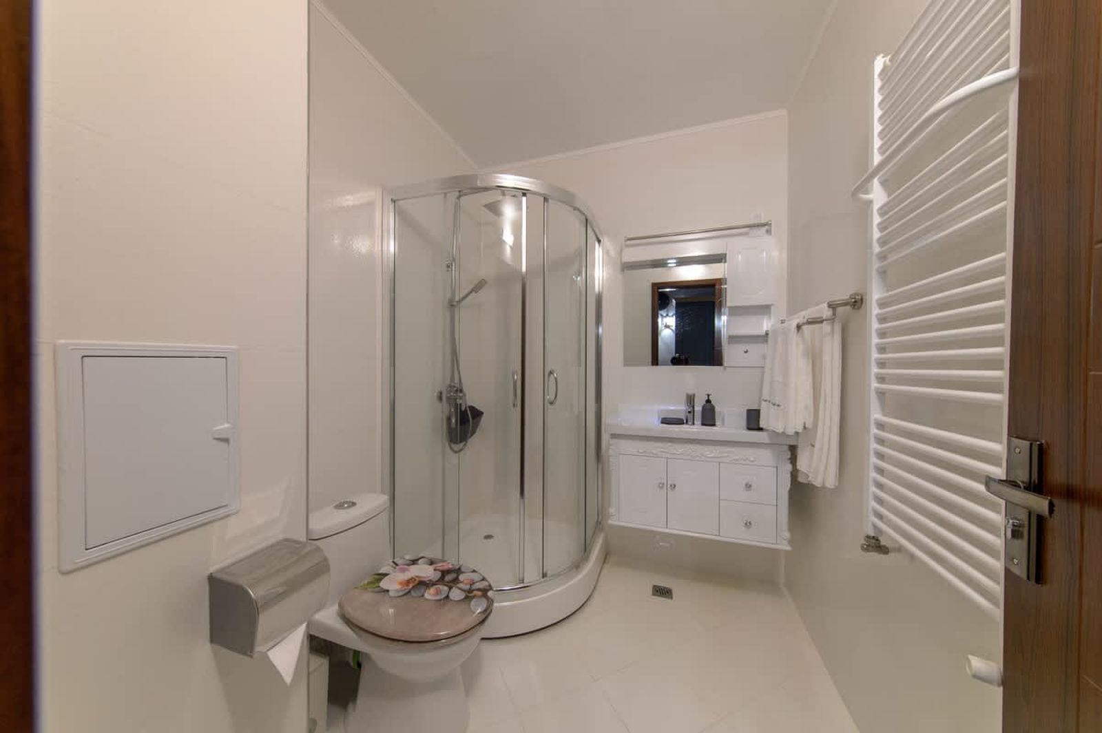 Luxury 2-bedroom apartment by Studenets Center - Photo 29