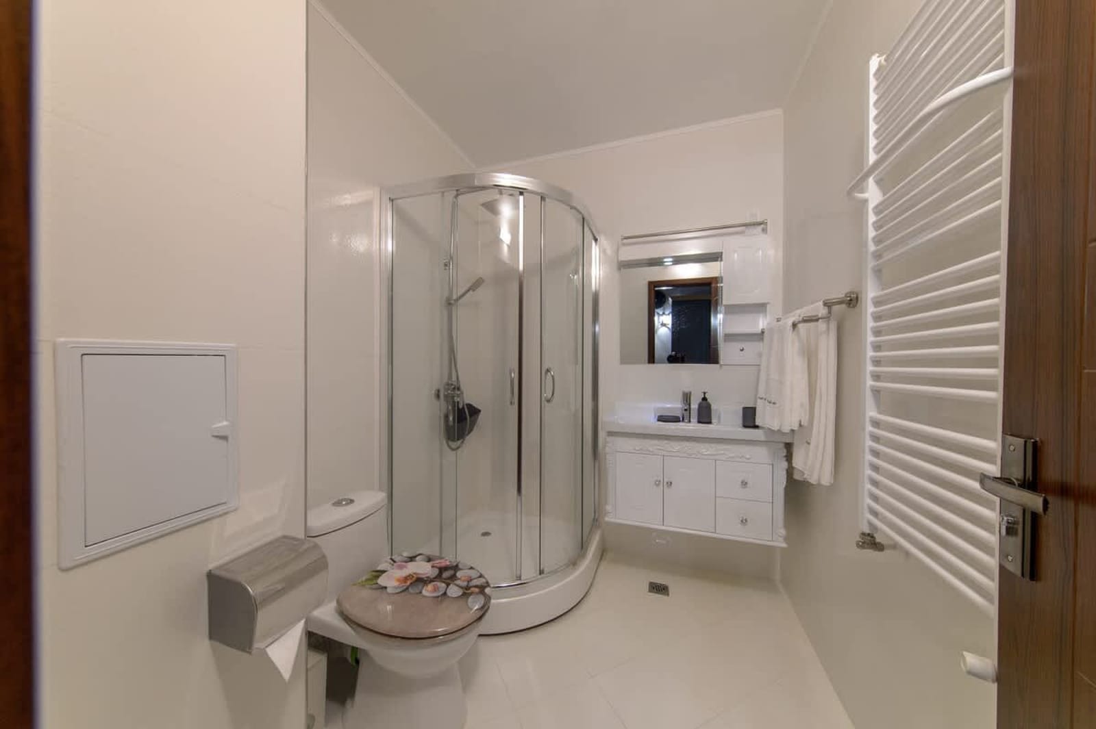 Luxury 2-bedroom apartment by Studenets Center - Photo 29