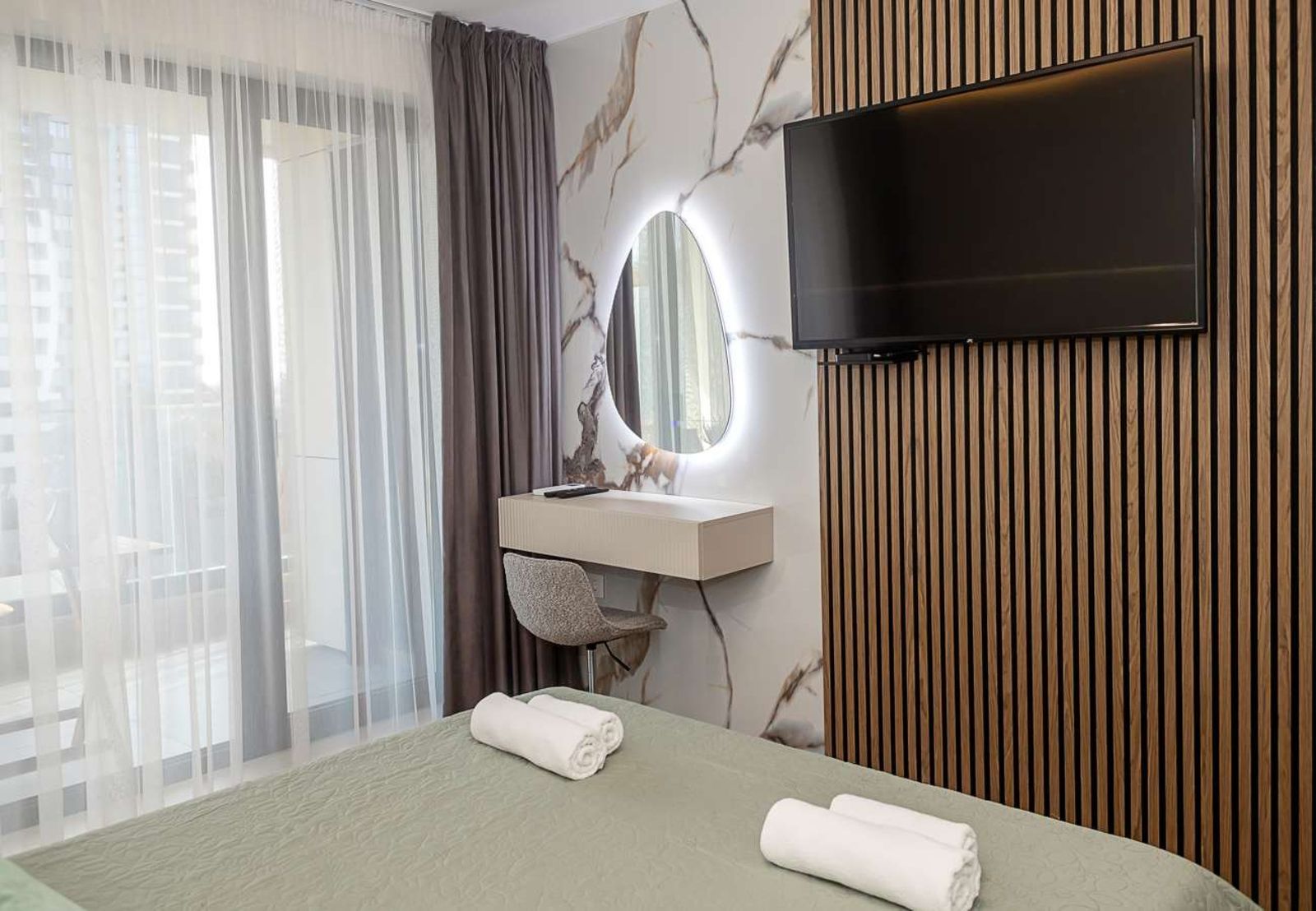 Cozy 1-Bedroom with Sea View &amp; Parking - Photo 21