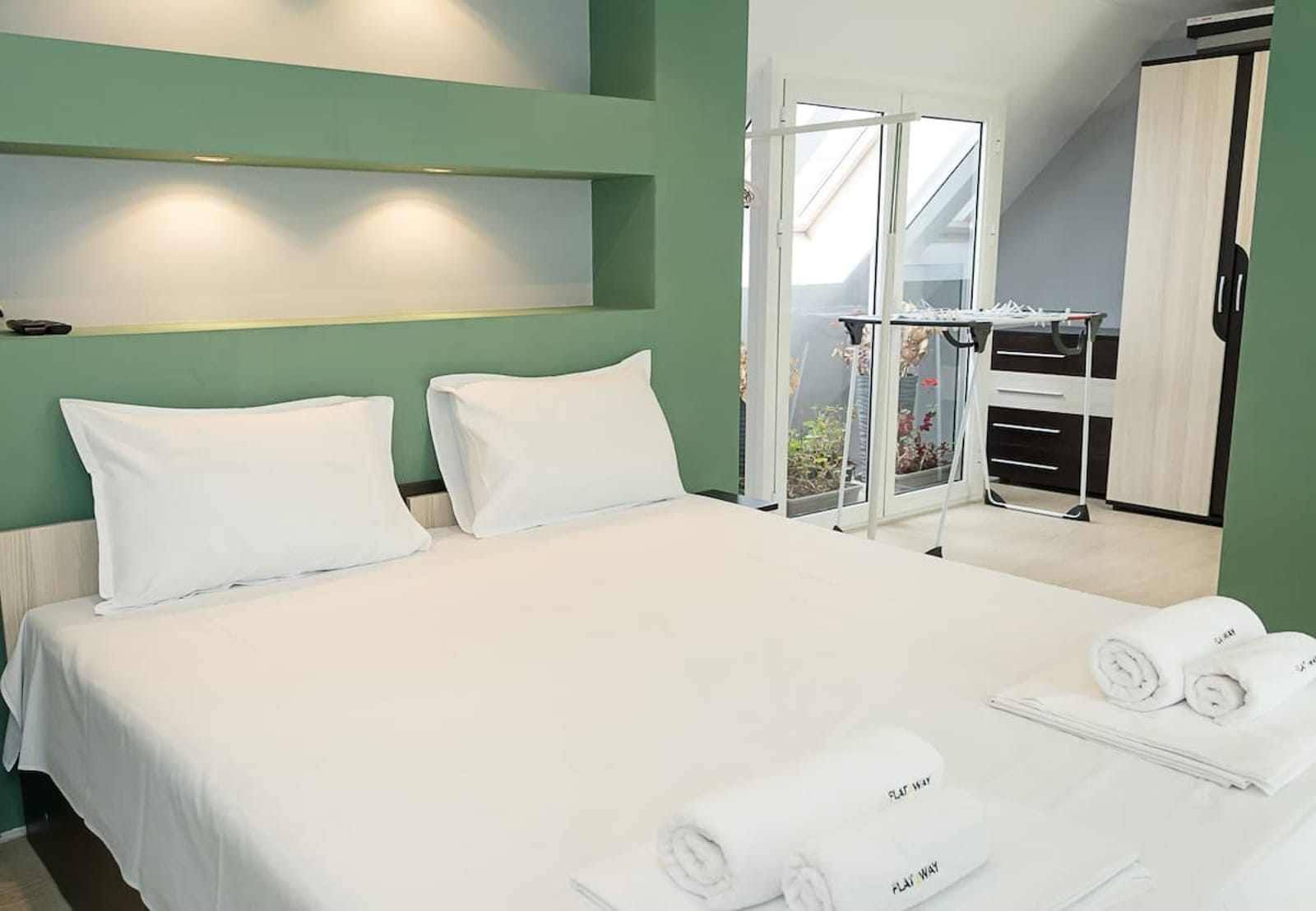 Modern 2-Level Apartment with Balcony in Varna - Photo 4