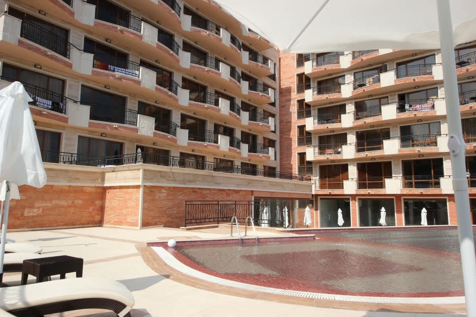 River Park Superior Studio with pool view - Photo 19