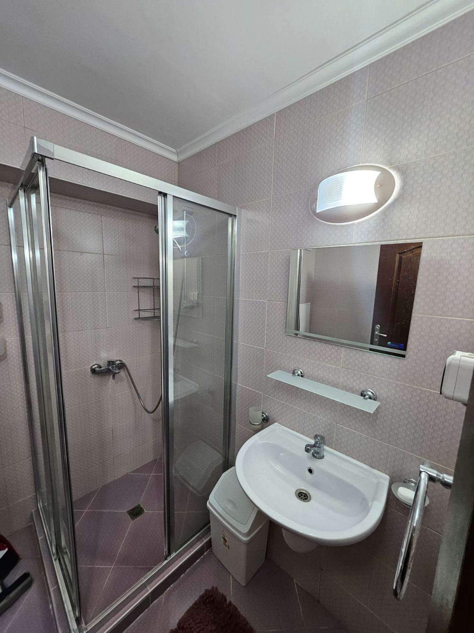 Tropical Chic for Two – Basement Studio  Escape - Photo 11