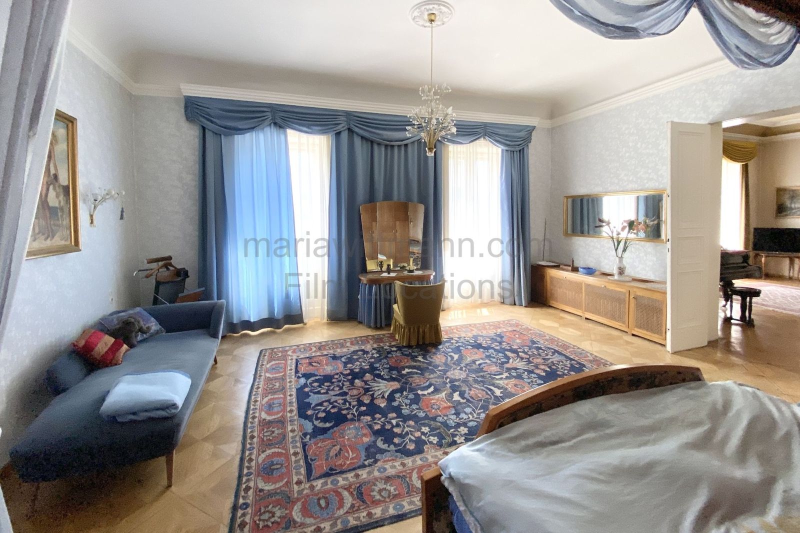 Classic Grand Apartment with Connecting Period Drawing Rooms - Photo 19