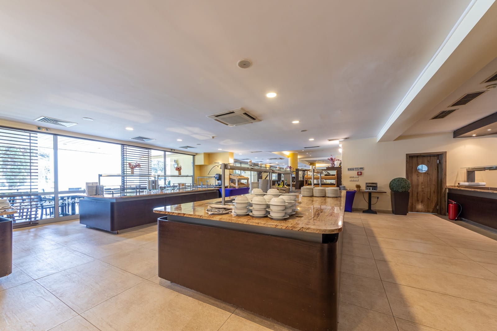 Modern Restaurant in the Flamingo Grand Hotel - Photo 7