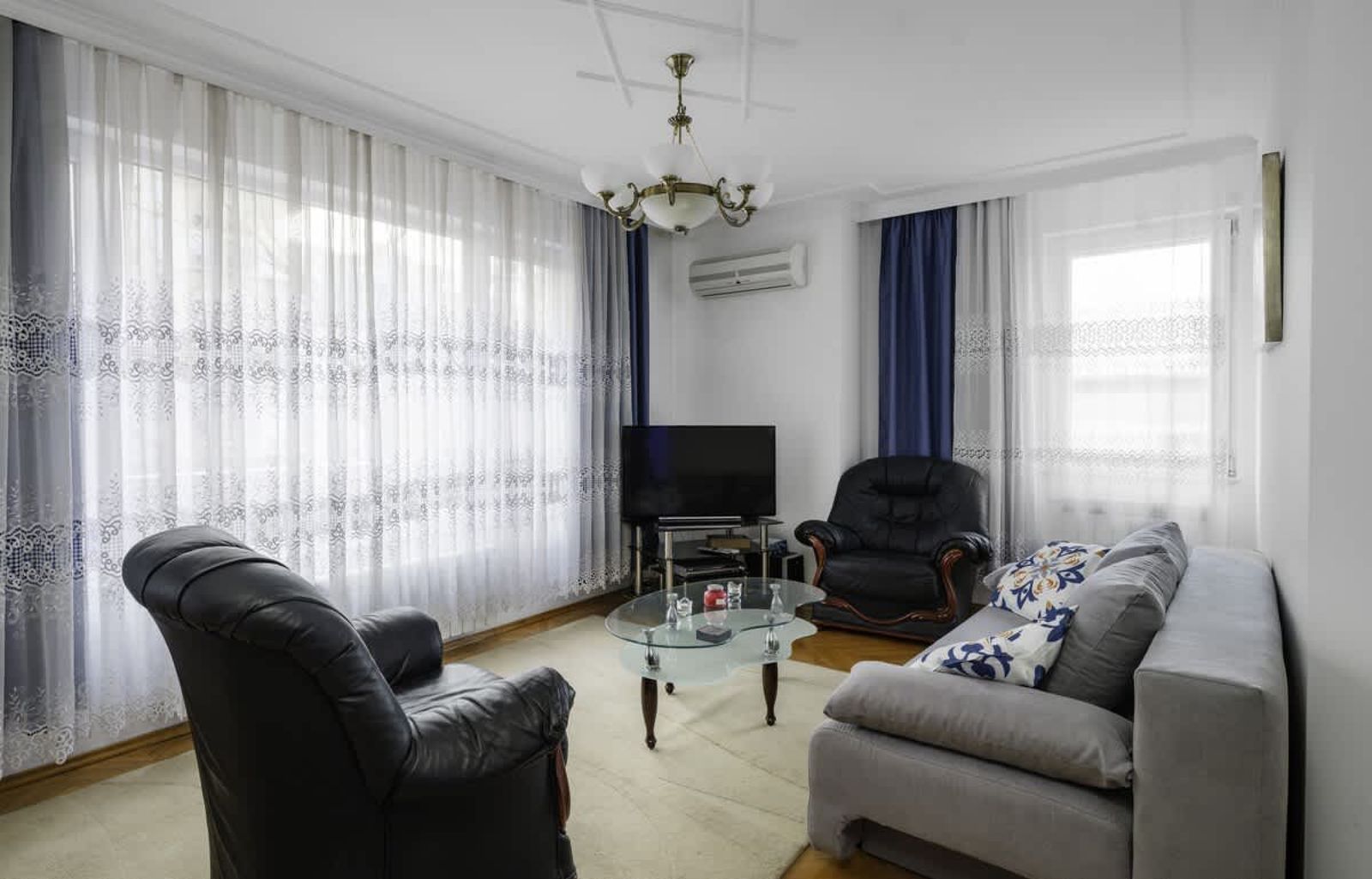 Cozy 2BD Apartment close to South Park - Photo 5