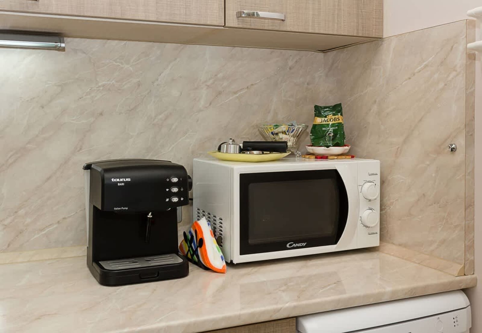 Golden Sands Best Location 1BD Flat - Photo 8