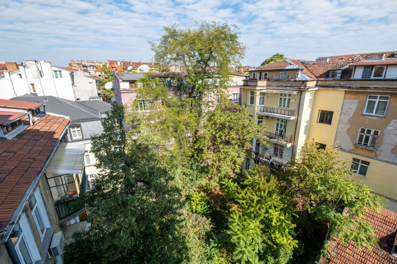 High-end Designer Aprt - AC &amp; Lift &amp; Balcony - Photo 36