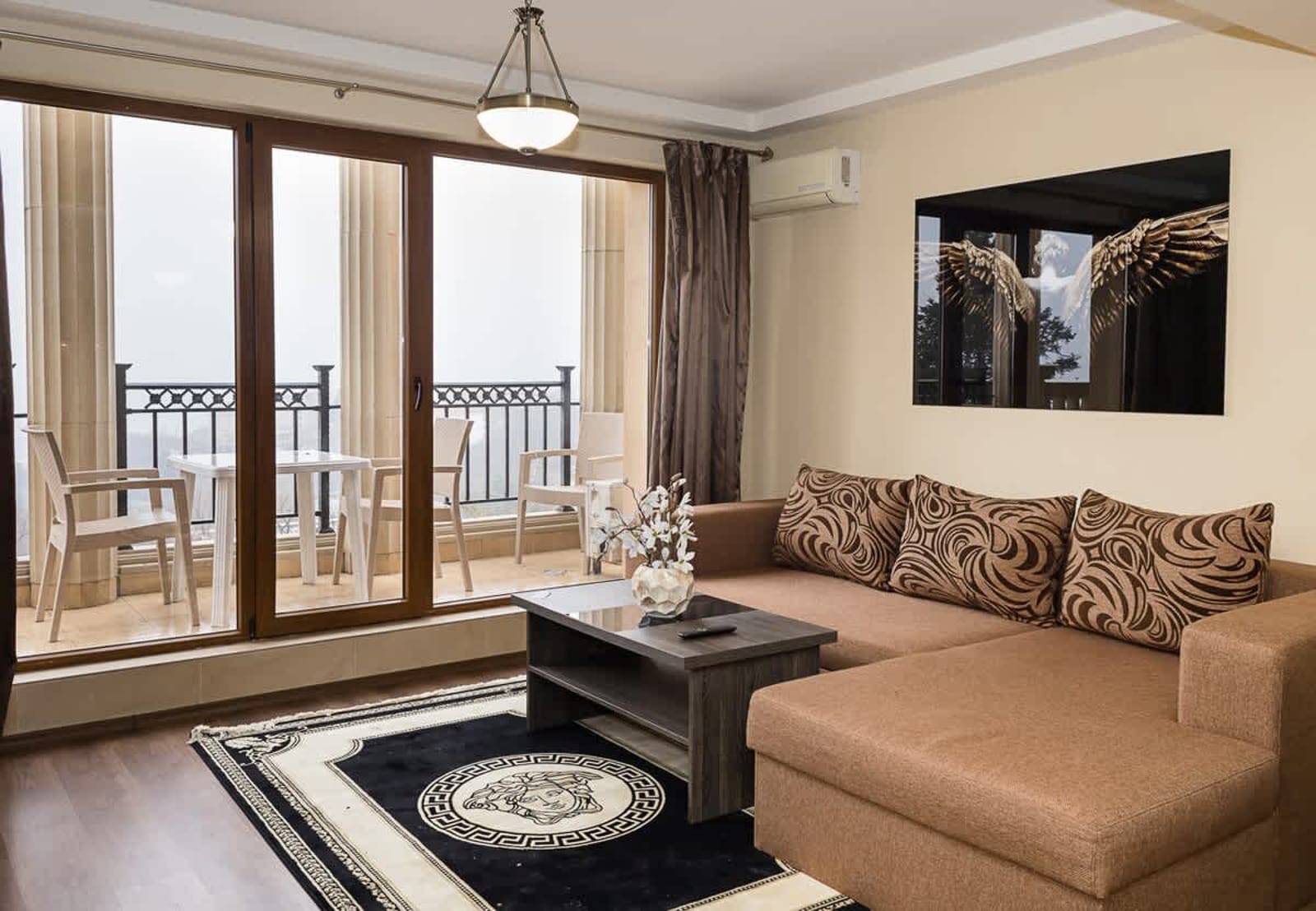 Elegant Apartment with Balcony in Argisht Palace - Photo 2