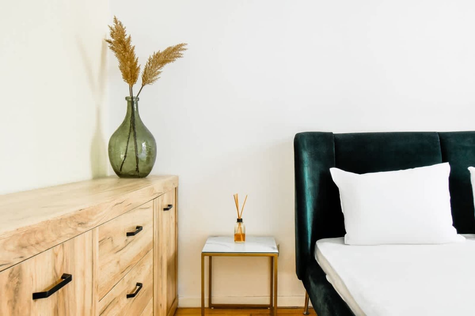 Classic Charm ~ 2BD Central Apartment - Photo 3