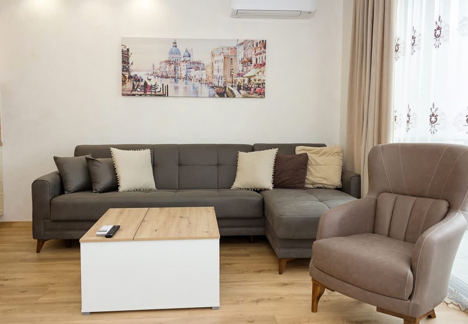 Modern Seaside Retreat in Varna - Photo 10