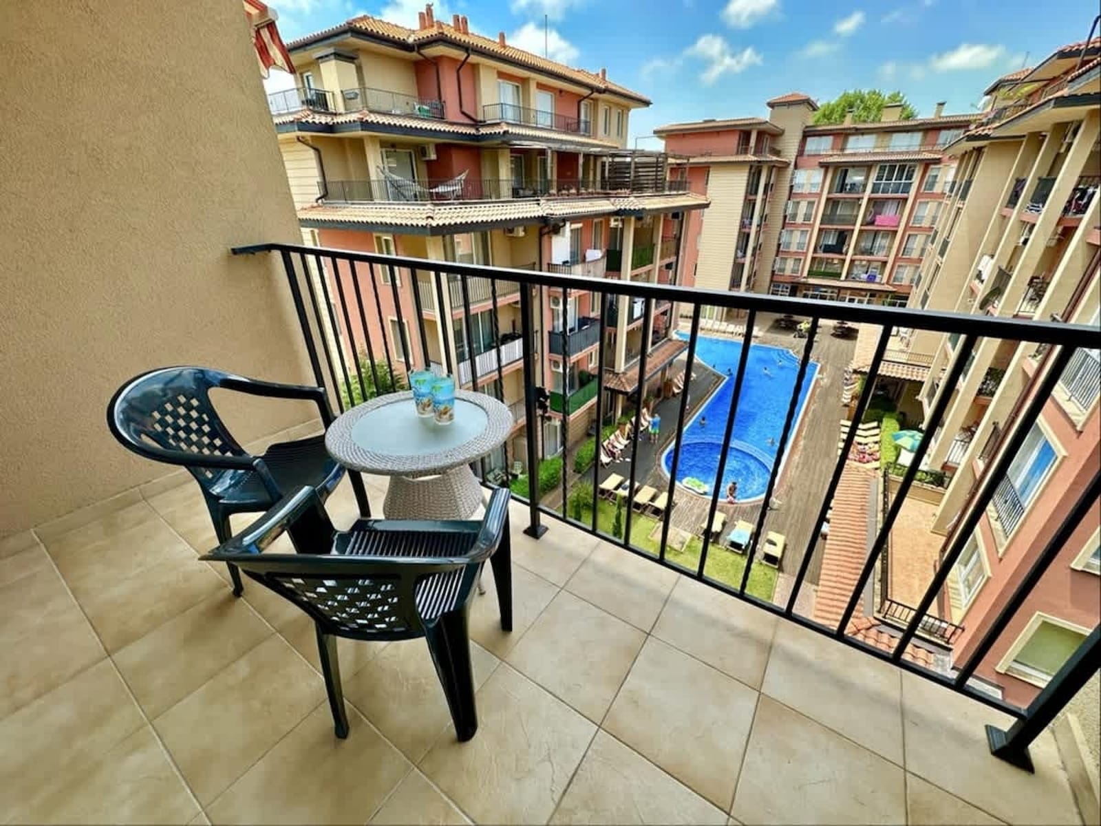 Cozy pool view studio  Sunny View Central - Photo 10