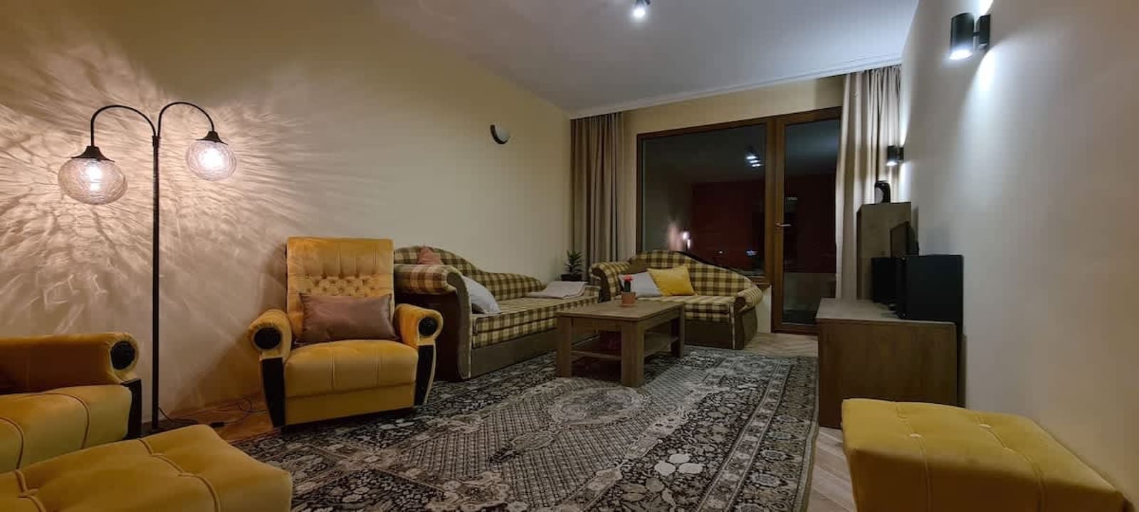 Panoramic and Spacious Flat near the City Centre - Photo 9