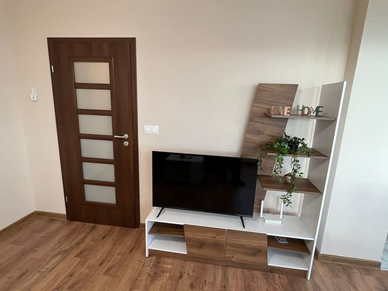 Апартамент Комфорт 2 близо до летището - Photo 16