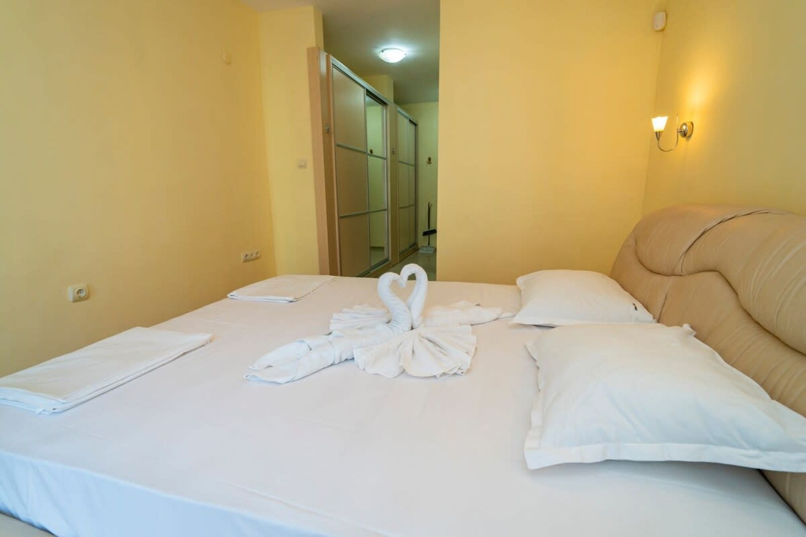 The Family Courtyard - Very LARGE 2BD Apartment - Photo 16