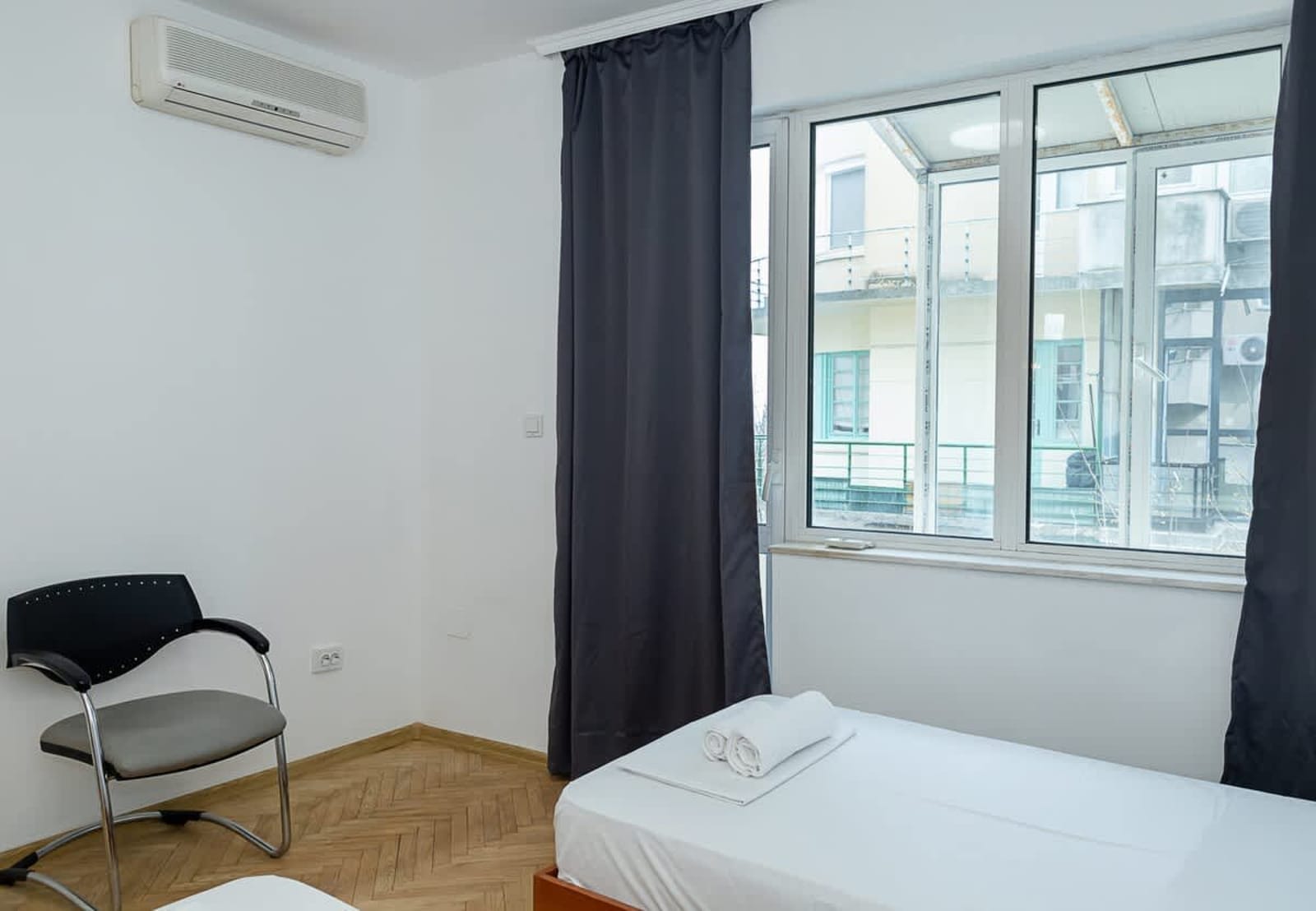 3BD Maisonette with Sea Views - Next to Sea Garden - Photo 18