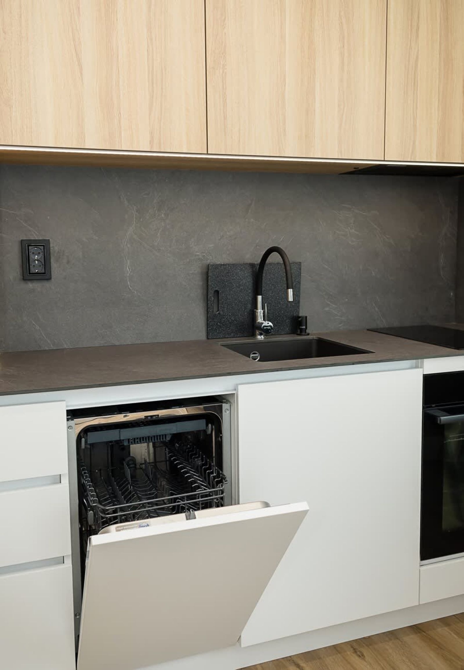 Stylish &amp; Modern flat in Varna's Fifth Element - Photo 13