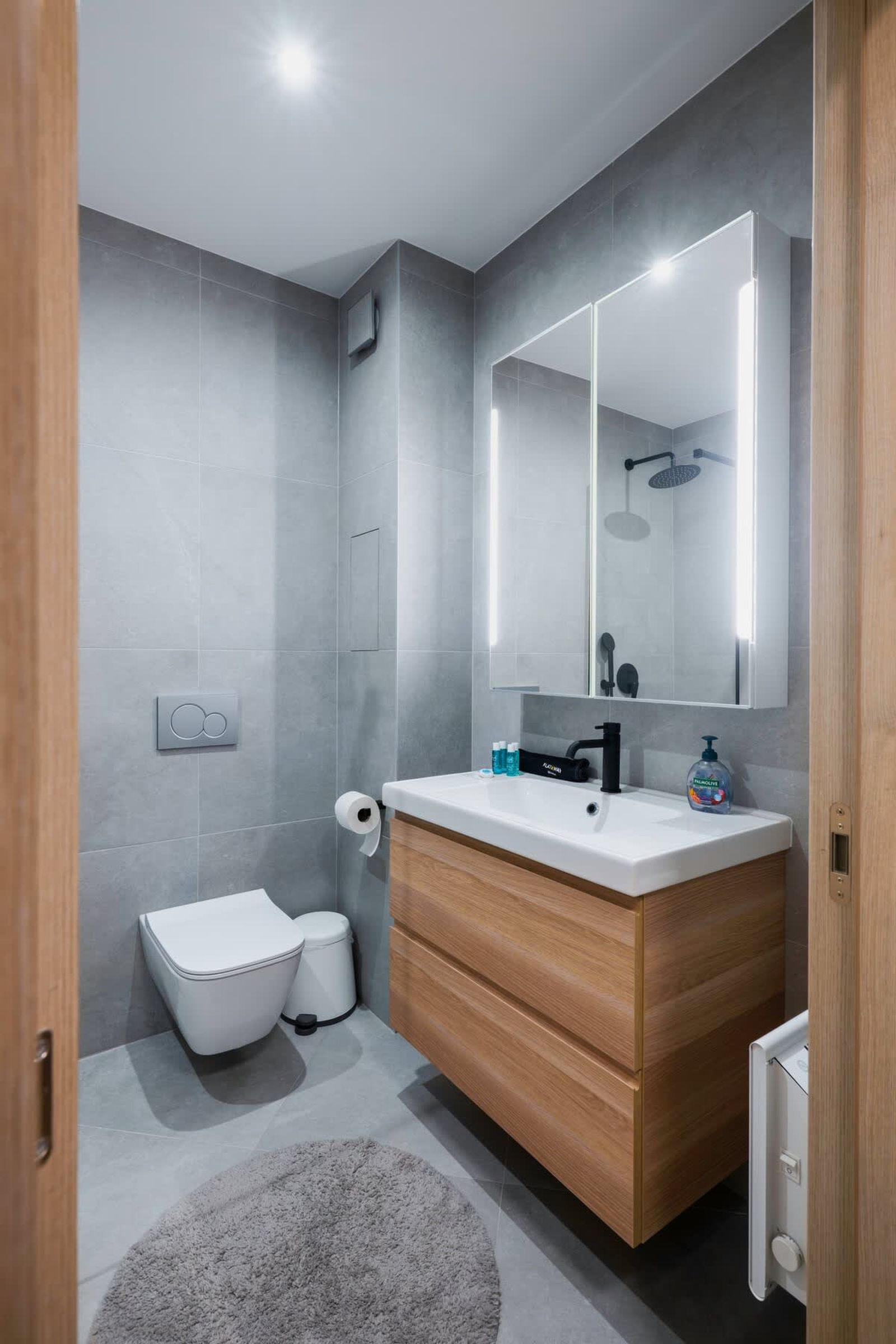 Modern and Central: 1BD Flat with Balcony - Photo 19