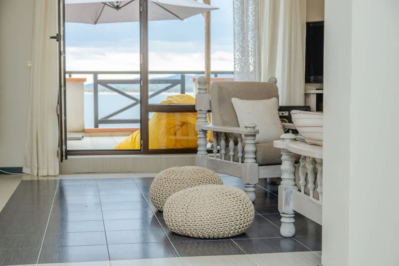 Lovely 3BD flat with Parking and Sea View - Photo 26