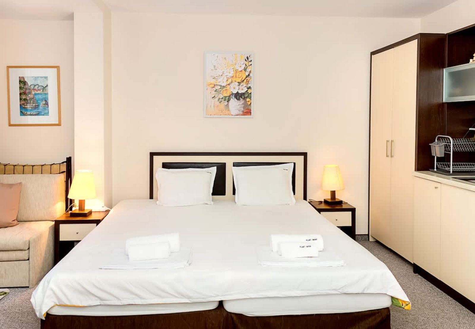 Sunny Studio in Hotel Berlin, Steps from the Beach - Photo 6