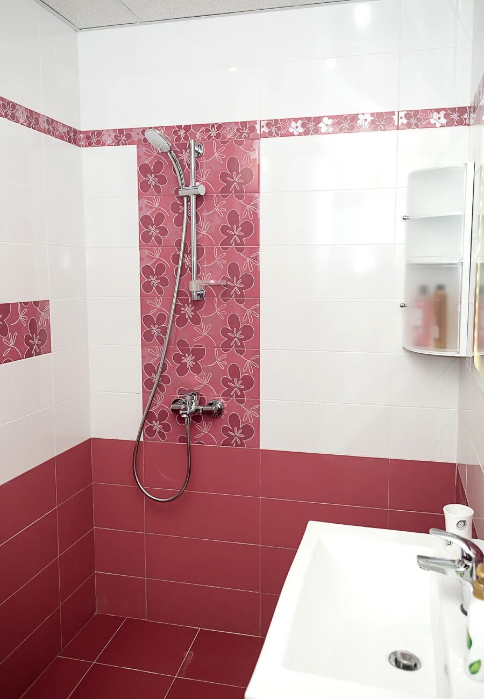 Bright &amp; Elegant 1-BR Flat Near the City Center - Photo 12