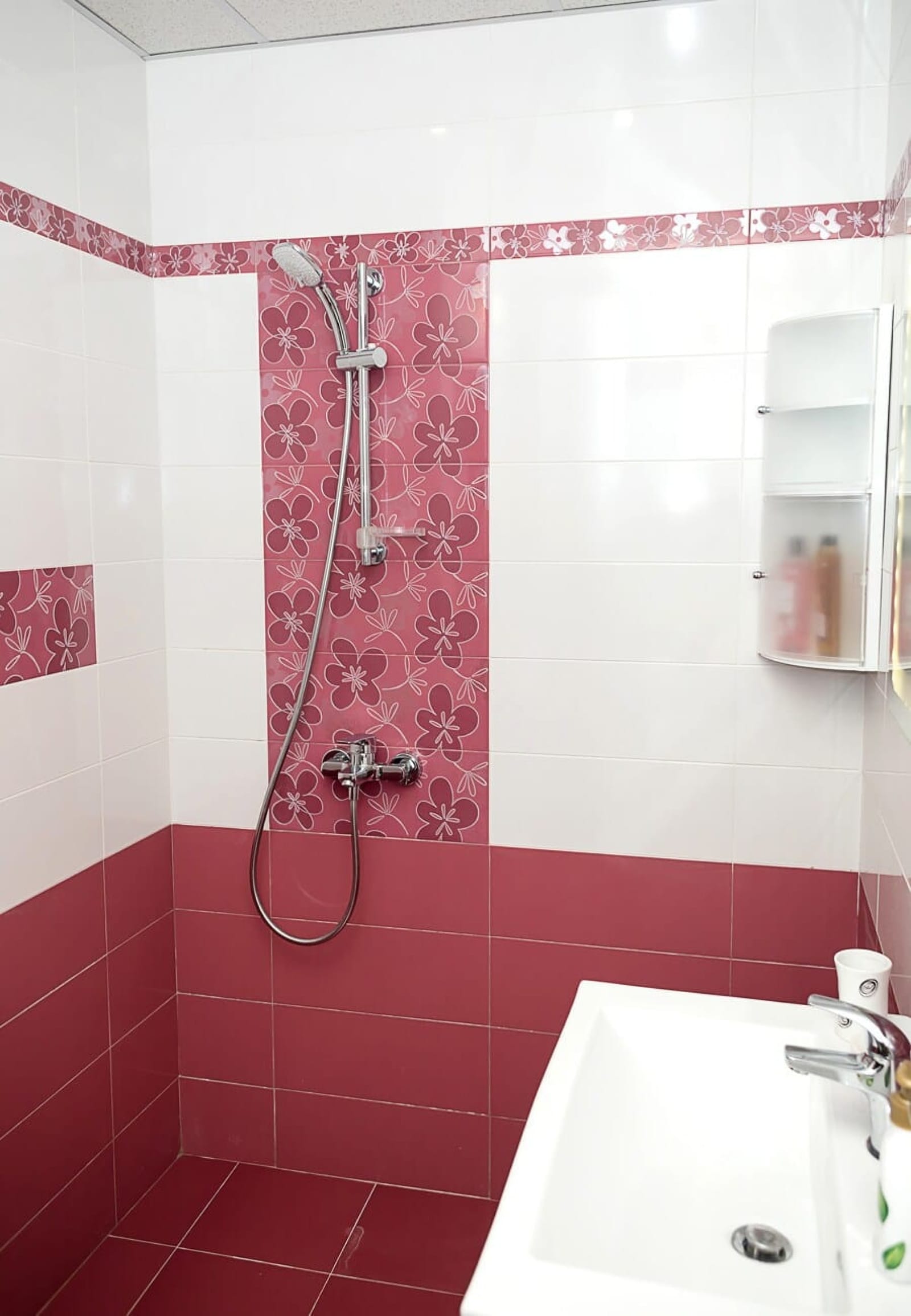 Bright &amp; Elegant 1-BR Flat Near the City Center - Photo 12